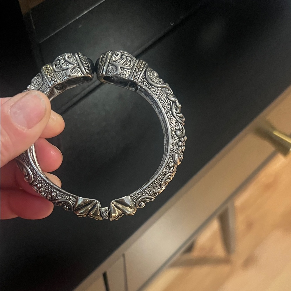 Elegant Two-Tone Women's Bracelet - Picture 2 of 5